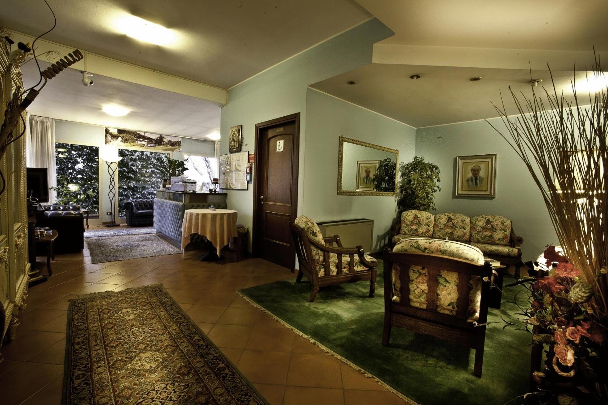 Hotel Nastro Azzurro Monguzzo Buitenkant foto